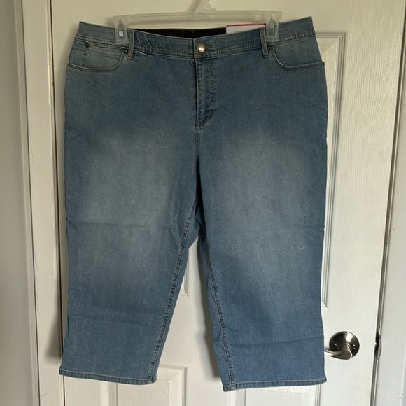 Jean capris - Picture 1 of 4